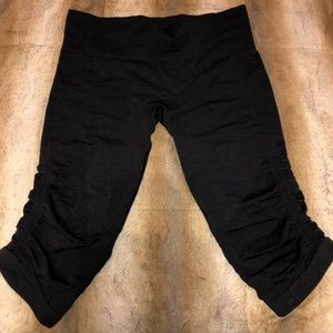 LULU LEMON knee-length yoga wear